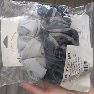 Electric yoga zipper pocket scrunchies